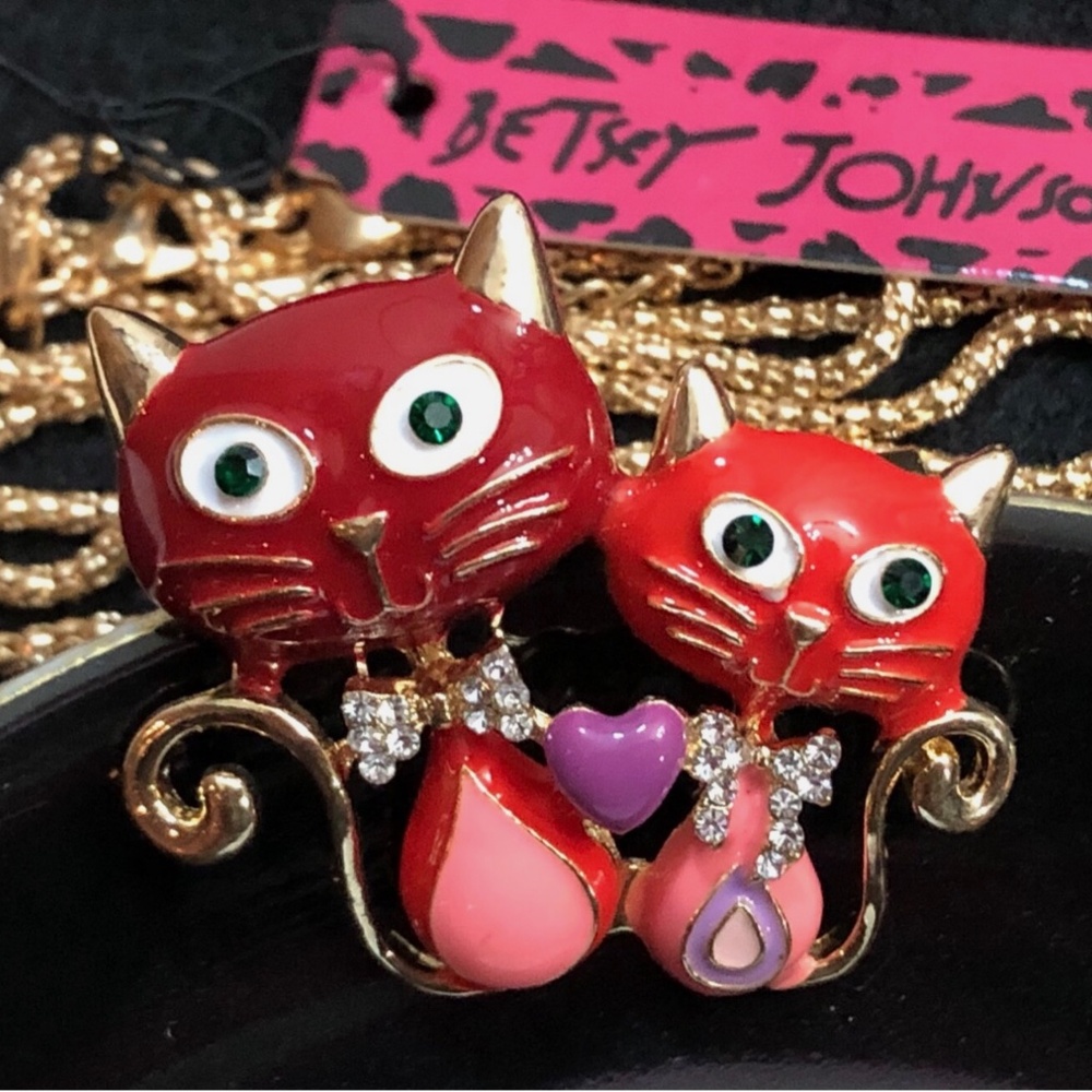 NWT BETSEY JOHNSON Enamel Red Cats Rhinestoned Brooch Pendant Necklace 26"